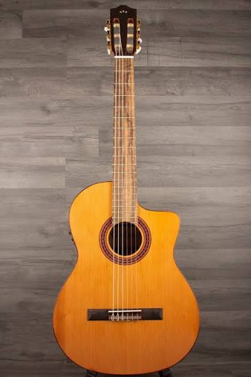 Cordoba C5CE CD 11 Góc chụp toàn cảnh đàn guitar Cordoba C5CE CD trưng bày tại cửa hàng