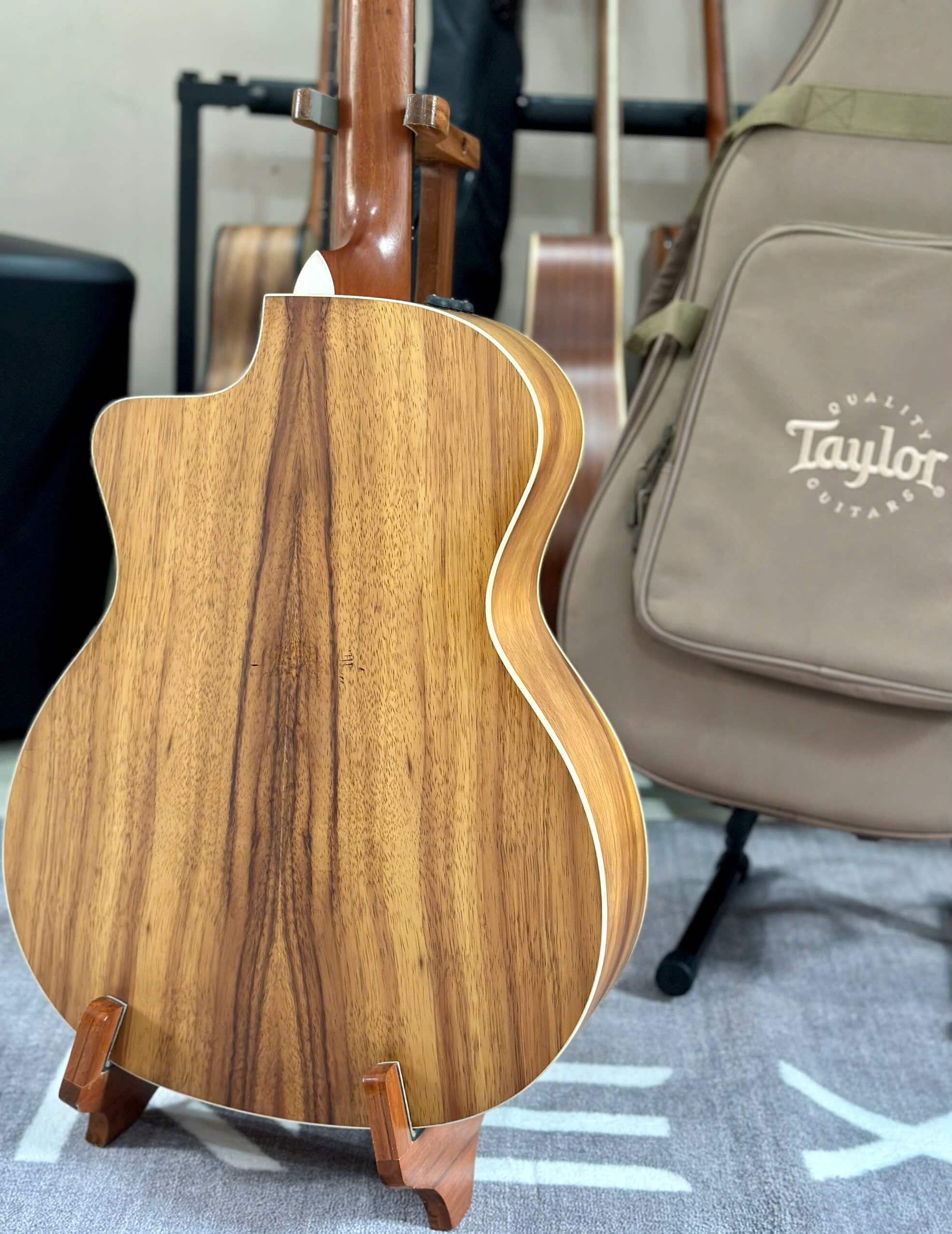 Guitar Acoustic Taylor 214CE-K Chính Hãng 2 Guitar Acoustic Taylor 214CE-K Chính Hãng - Ảnh 2