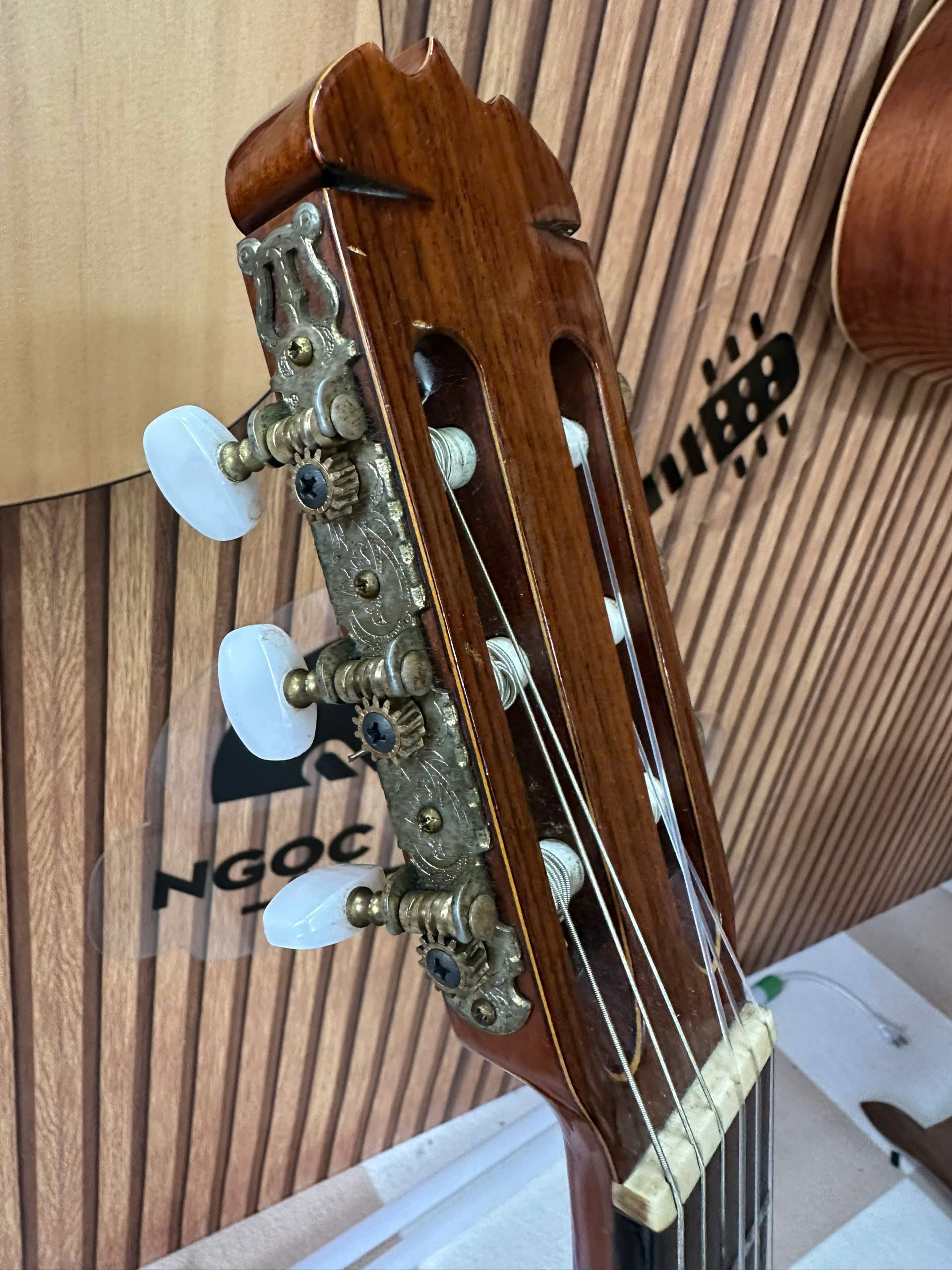 Guitar classic Matsuoka M30 - Like new 4 Guitar classic Matsuoka M30 - Like new - Ảnh 4