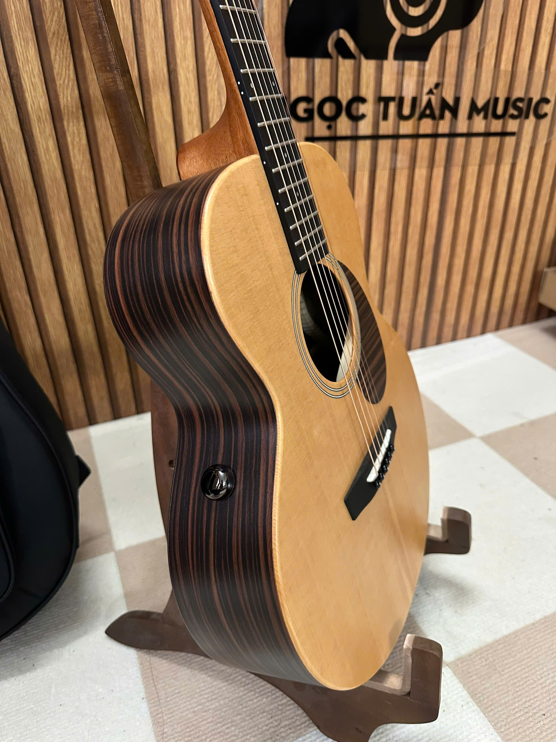 Đàn Guitar Enya EM X1 Pro Max 9 Mặt Solid Sitka Spruce Enya EM-X1 Pro Max