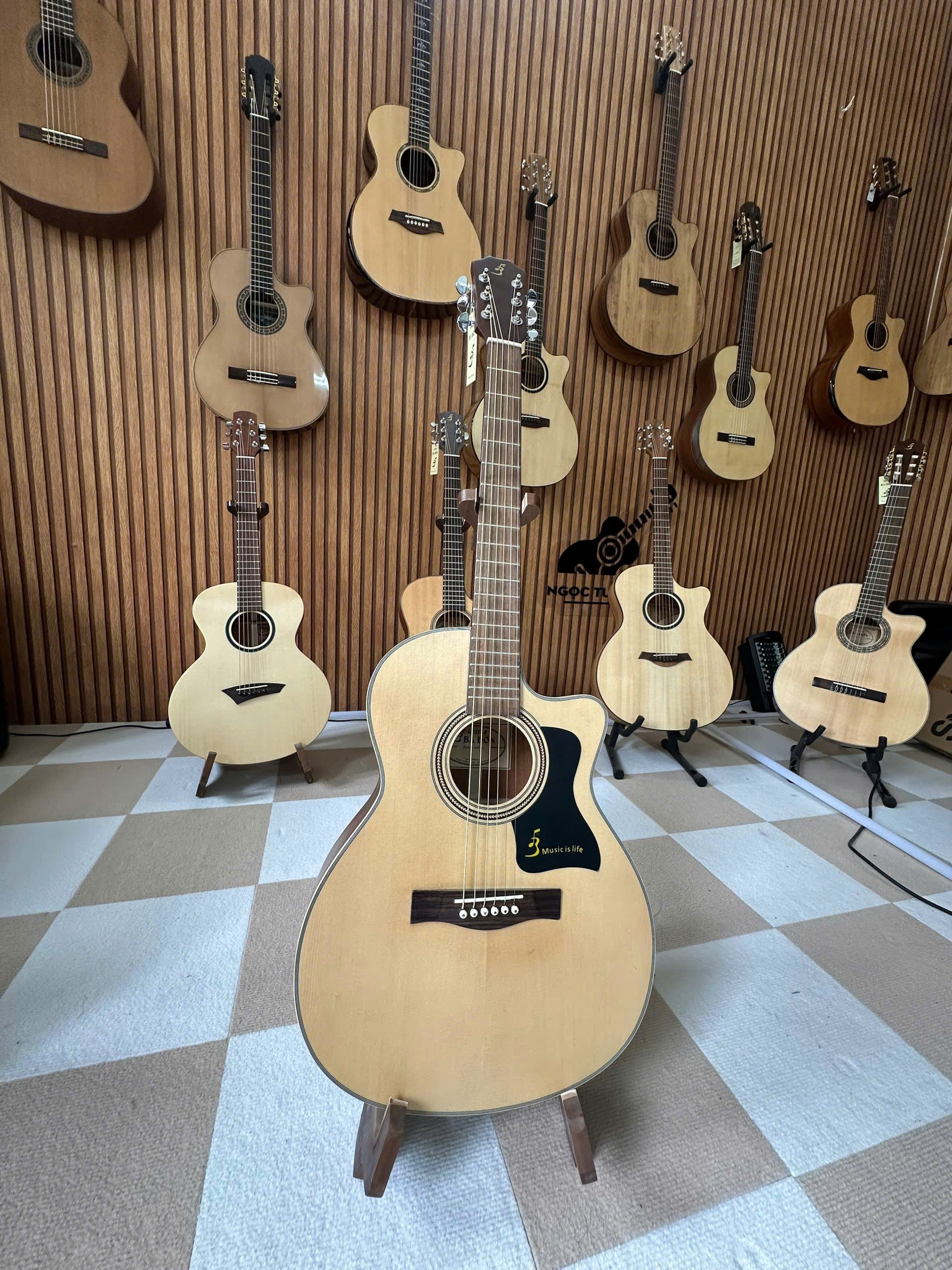 Guitar Acoustic Ba đờn J-150-D 7 Đàn guitar Ba Đờn J150 toàn thân