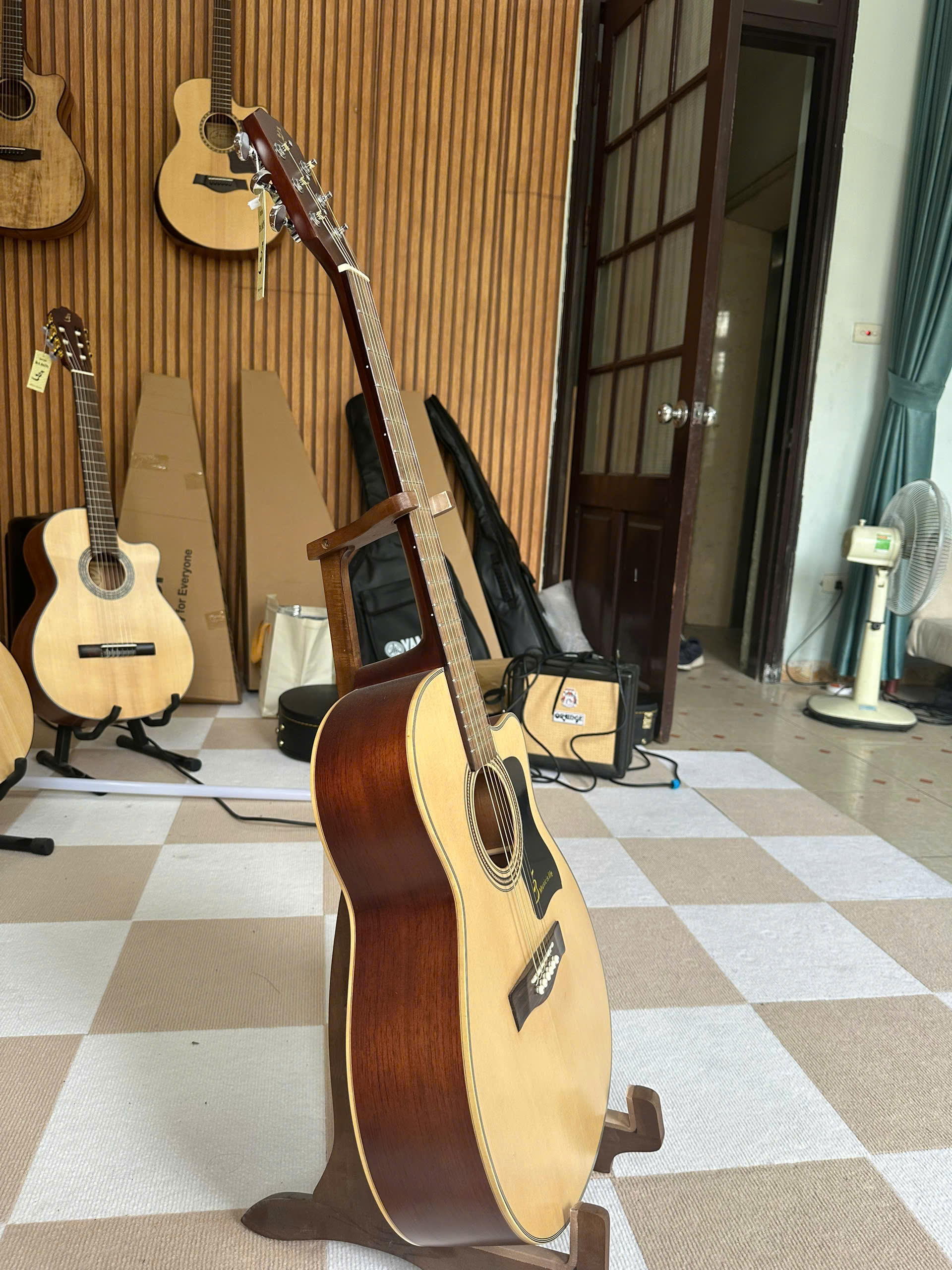 Guitar Acoustic Ba đờn J-150-D 5 Đàn guitar Ba Đờn J150 góc nghiêng