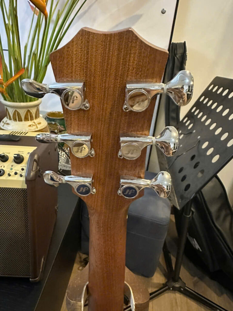 Thanh Guitar AT-04 Mini 3/4 16 Đàn guitar Thanh AT-04 Mini 3/4 đầu đàn
