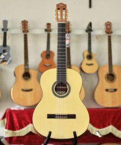 dan guitar classic cordoba c1m trung bay