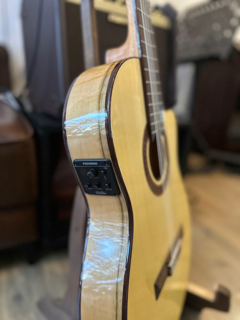 Đàn Guitar Cordoba C5-CET Spalted Maple Limited Edition mặt nghiêng