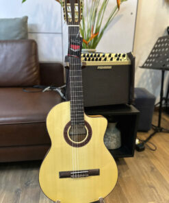Home Page 67 Đàn Guitar Cordoba C5-CET Spalted Maple Limited Edition mặt trước trưng bày