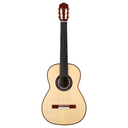Cordoba Esteso SP 10 Góc chụp cận cảnh mặt top gỗ vân sam nguyên tấm đàn Cordoba Esteso SP