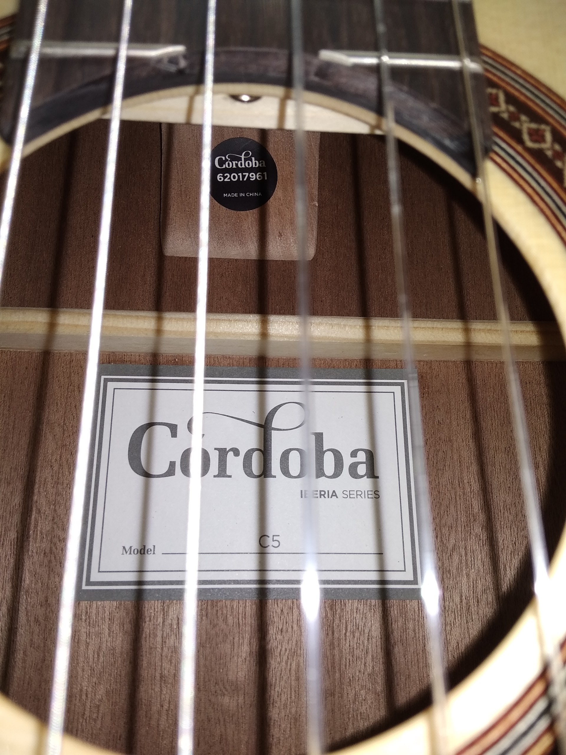 Cordoba C5 13 Ảnh chụp cận cảnh chi tiết các đường nét trên đàn guitar Cordoba C5 chính hãng
