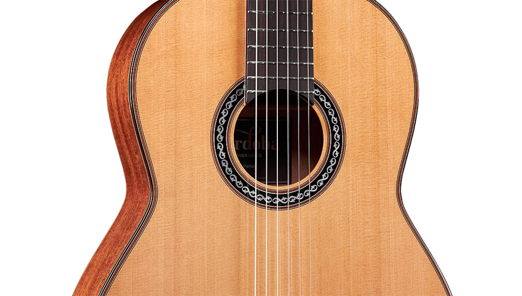 Cordoba C9 Parlor 13 Góc chụp cận cảnh thùng đàn guitar Cordoba C9 Parlor gỗ tuyết tùng cao cấp