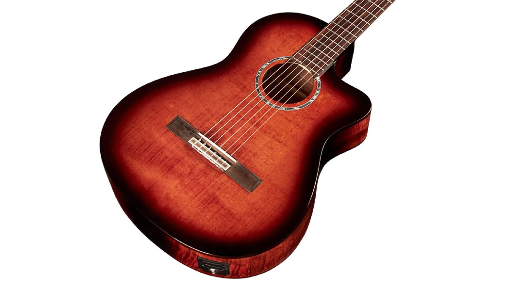 Cordoba Fusion 5 Edge Burst 11 Cận cảnh lỗ thoát âm và mặt top trên đàn Cordoba Fusion 5 Edge Burst cùng cần đàn crossover