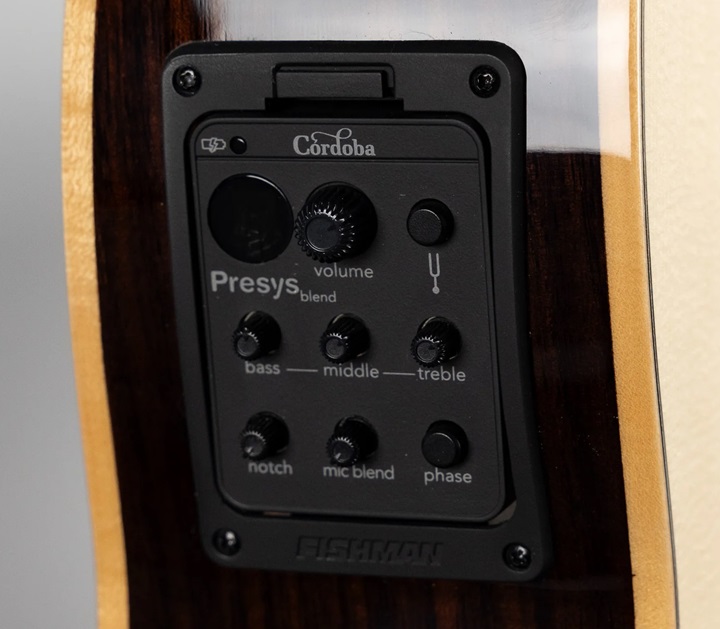 Cordoba Fusion Orchestra CE Tear Drop Burst 10 Cận cảnh cần đàn và mặt phím gỗ mun trên cây đàn Cordoba Fusion Orchestra CE Tear Drop Burst tích hợp pickup Fishman Presys Blend