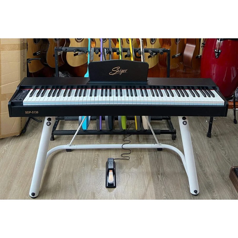 Saiger SDP 5130 10 Hệ thống ba pedal kim loại bền bỉ trên đàn digital piano Saiger SDP 5130 với thiết kế hiện đại