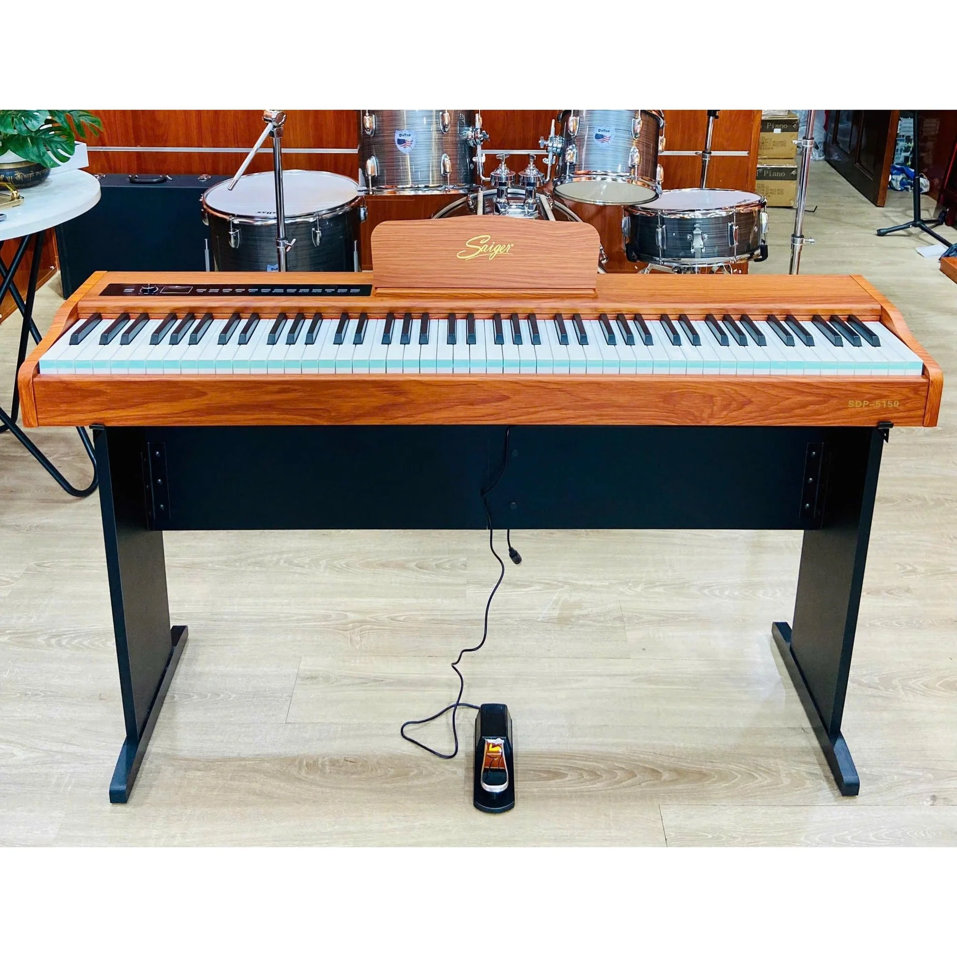 Saiger SDP 5150 13 Cận cảnh bàn phím nặng của đàn Digital Piano Saiger SDP 5150 mô phỏng cảm giác chơi piano cơ chân thực