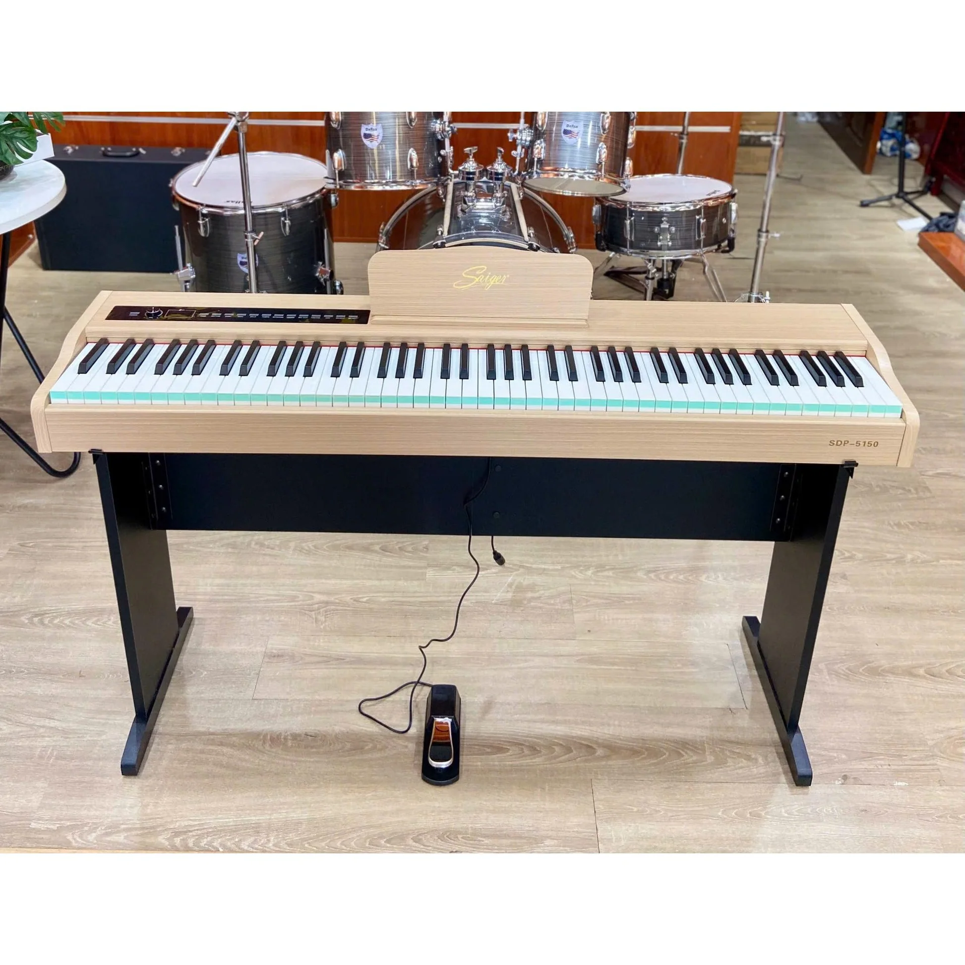Saiger SDP 5150 15 Góc nhìn nghiêng toàn cảnh Digital Piano Saiger SDP 5150 với bảng kết nối đa dạng hỗ trợ học tập
