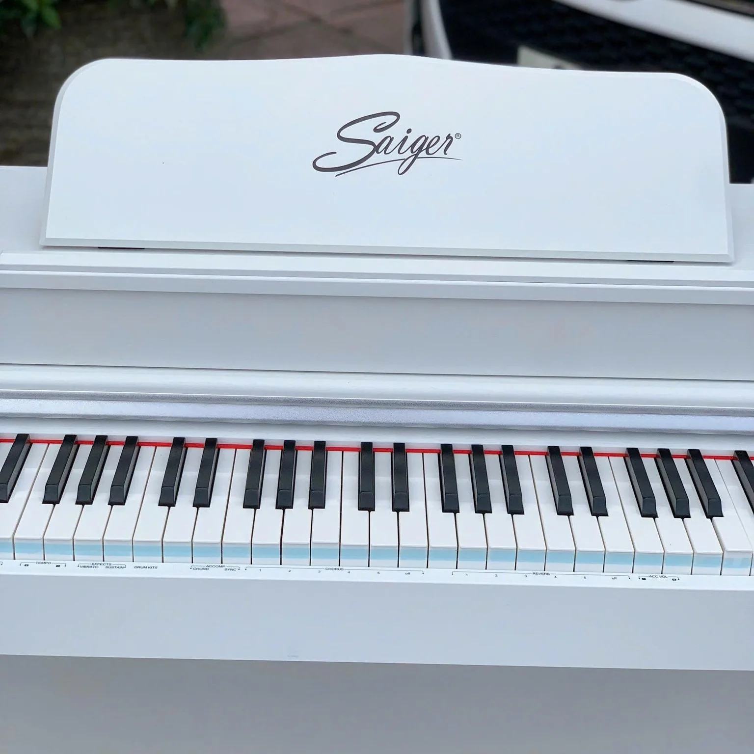 Saiger SDP 8889 16 Cận cảnh bảng điều khiển và kết nối thông minh trên đàn Digital Piano Saiger SDP 8889 giúp tương tác ứng dụng