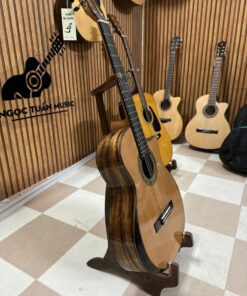 Mặt bên Guitar C-600-J thiết kế truyền thống
