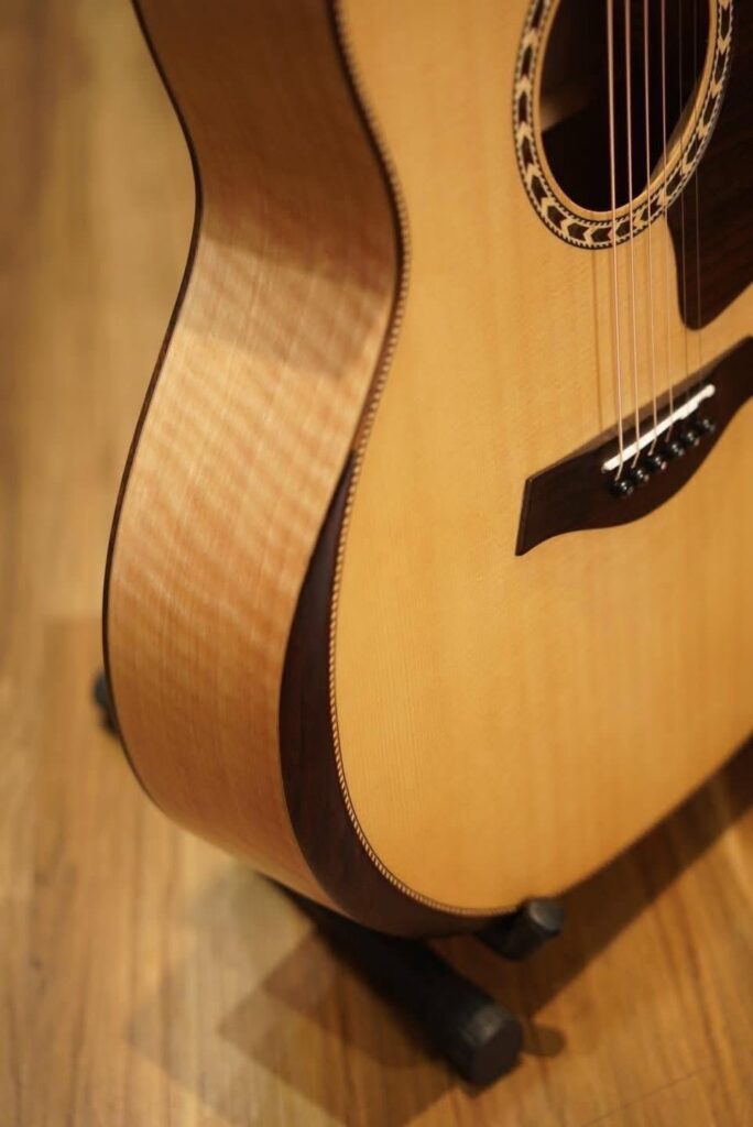 Đàn guitar acoustic Ba Đờn T600 với thiết kế vân gỗ tự nhiên